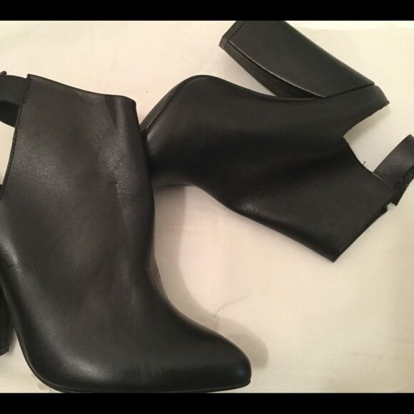 Intentionally Blank Women's 4.25”  block Heels - Picture 12 of 12